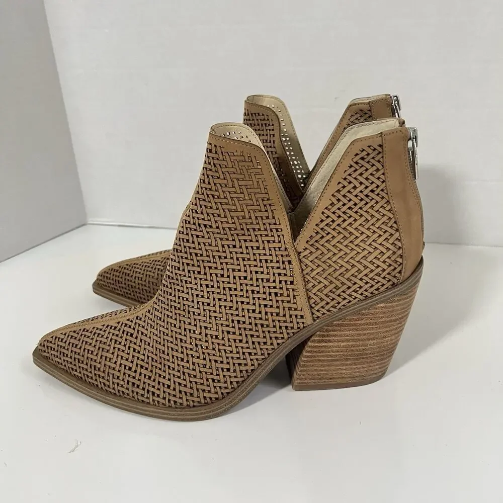 Vince Camuto Gibbela Perforated Woven Booties Tan Size 11 Zip Back Pointy Wester